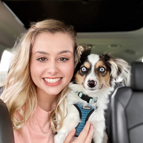 Meet your Posher, Cassandra - Picture 1 of 1